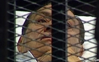 Хосни Мубарак не признает себя виновным