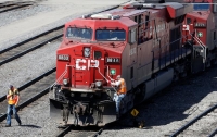 Пассажирский поезд сошел с рельсов в Канаде