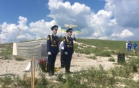 На Донбассе открыли мемориал памяти погибшим в крушении самолета АН-30