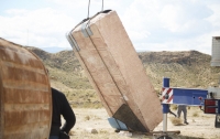 В Испании для потомков закопали 24-тонную плиту с мемами (видео)