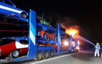 В Великобритании сгорела фура с автомобилями киногероев