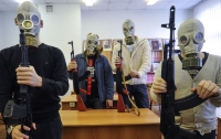 Школьников наказали уроком в противогазах