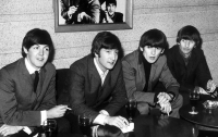 Поклонники The Beatles по всему миру отмечают ежегодный день группы