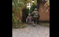 Украинский воин встретил родную бабушку в Херсоне