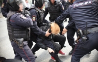 На митинге 
