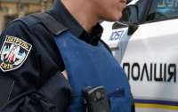 В Киеве полуголый мужчина убегал от полиции и хотел 