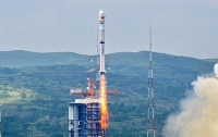 Китай успешно вывел на орбиту три спутника