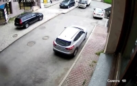 Хаос за две минуты: женщина неудачно припарковалась (видео)