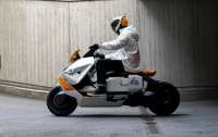 BMW выпустит электрический скутер с дизайном из фантастических фильмов