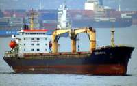 рашисты обстреляли еще одно судно в Мариупольском порту и взяли в заложники весь экипаж