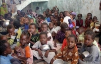 ООН открывает воздушный мост для доставки помощи голодающим в Сомали