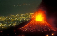 Этна снова пытается похоронить часть Италии