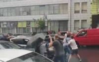 На Порошенко напали неизвестные молодчики (видео)