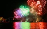 Жители Сиднея встретили Новый год грандиозным фейерверком