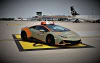 Lamborghini Huracan Evo стал машиной сопровождения в аэропорт