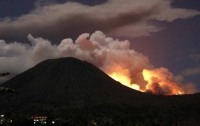 В Индонезии паника: проснулся вулкан Локон