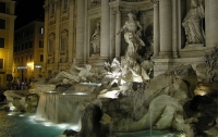 Римский фонтан Треви закрывается на реставрацию