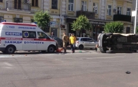 Жуткое ДТП в центре Киева: перевернулся микроавтобус
