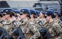 Украинки массово становятся на воинский учет