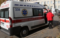 Молодой парень случайно выпал из окна пятого этажа в Киеве