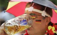Немцам не дают пить их любимое пиво