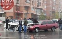 В Киеве столкнулись автомобиль полиции охраны и Daewoo