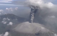 Впервые за шесть лет начал извергаться вулкан Симмое в Японии
