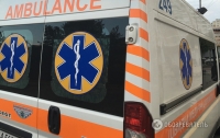 Мужчина в Мариуполе ранил себя ножом и набросился на врачей