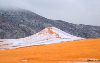 Второй год подряд пустыню Сахара засыпало снегом
