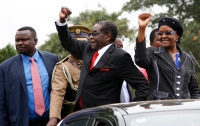 Президент Зимбабве установил памятник самому себе