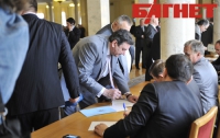 «Регионалы» собрали 240 подписей за проведение «выездного» заседания