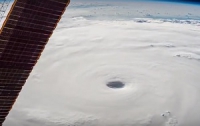 Космическое агенство NASA показало видео из космоса мощного тайфуна 