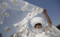 В Китае показали свадебное платье из тысячи яиц в честь Дня Земли (ФОТО)