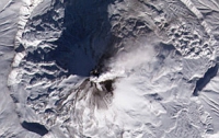Спутник NASA сфотографировал камчатский вулкан 
