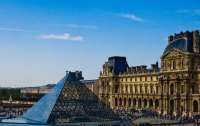 Лувр закрыли из-за коронавируса
