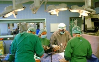 Хирурги подожгли ребенка во время операции