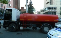 В Киеве полиция задержала парня, угнавшего водовоз