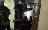 В шахте лифта на ремонте нашли тело человека