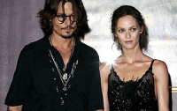 Джонни Депп без ума от фамилии Ванессы Паради, поэтому свадьбы не будет