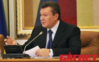 Янукович призвал помолиться за жертв репрессий