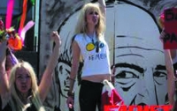 FEMEN «заручились» поддержкой Нефертити