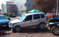 В Черновцах столкнулись три автомобиля: пострадали дети