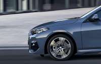 BMW снимает акцент с дорогих электрических седанов BMWi1