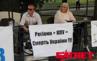 Во Львове продолжают протестовать против «языкового» законопроекта (ФОТО)