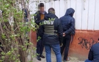 Полицейского задержали во время торговли наркотиками
