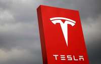 Tesla отзывает 15 тыс. авто из-за возможных проблем в работе руля