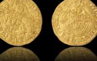 В деревне Великобритании семья раскопала в саду клад из золотых монет эпохи Тюдоров