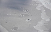 Ученые рассказали о загадочных отверстиях в арктическом льду (ФОТО)