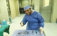 Египетский хирург достал из желудка пациента гвозди, зажигалку и кусачки для ногтей