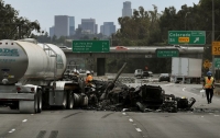 Чудовищная авария в Лос-Анджелесе: столкнулись бензовозы